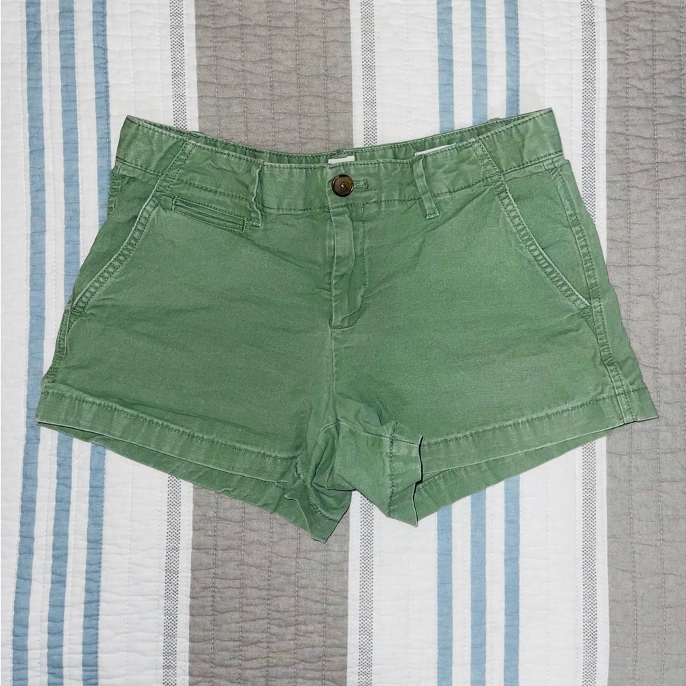 Gap women’s size 0 low rise shorts cotton / spandex green VGUC